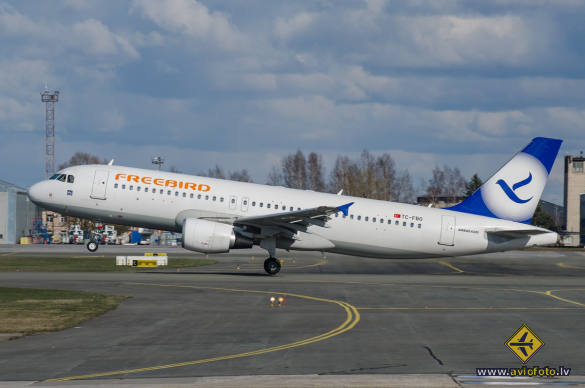 Airbus A320-214