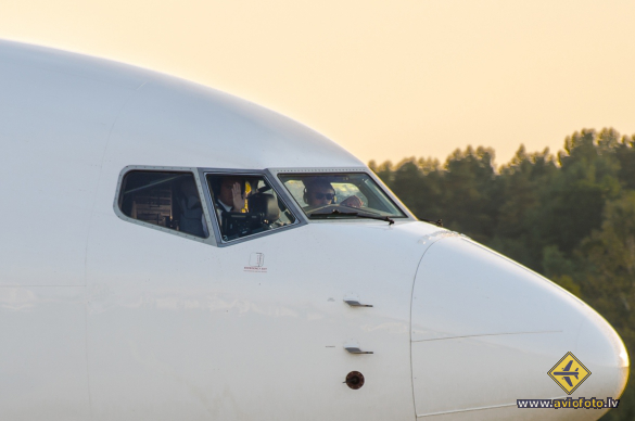 Boeing 737-8AS