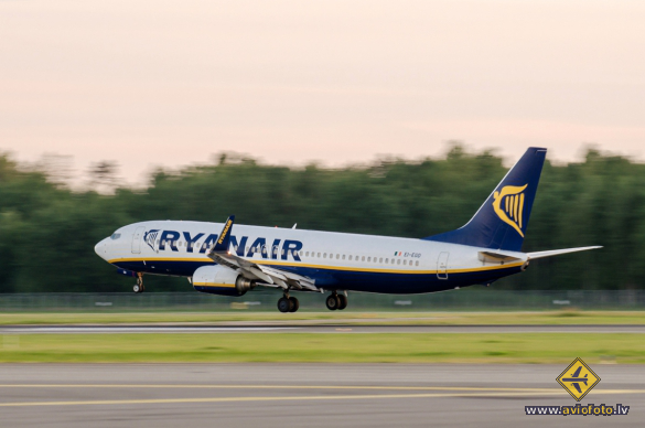 Boeing 737-8AS