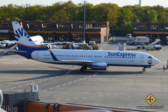 Boeing 737-8CX