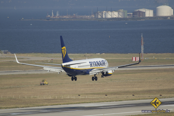 Boeing 737-8AS
