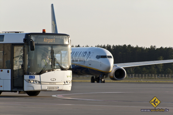 Boeing 737-8AS