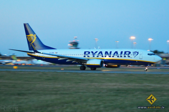 Boeing 737-8AS