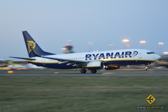 Boeing 737-8AS