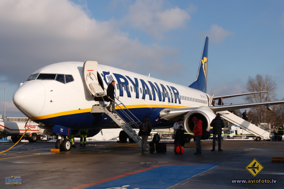 Boeing 737-8AS