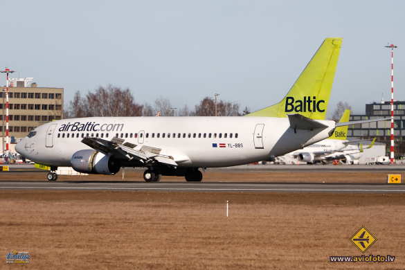 Boeing 737-31S