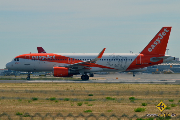 Airbus A320-214