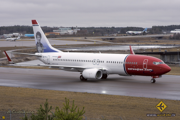 Boeing 737-8JP
