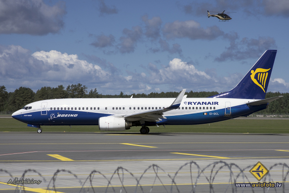 Boeing 737-8AS