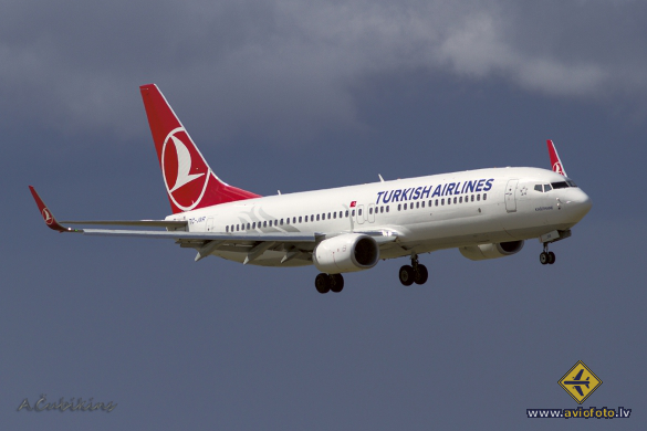 Boeing 737-8F2