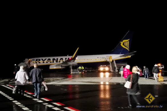 Boeing 737-8AS