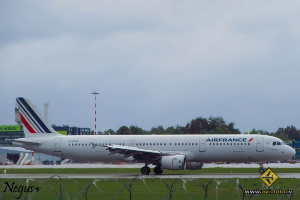 Airbus A321-212