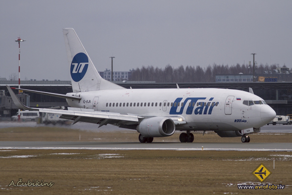 Boeing 737-524