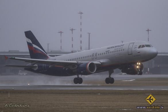 Airbus A320-214