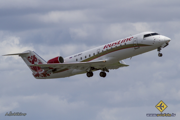 Bombardier CRJ-100ER (CL-600-2B19)