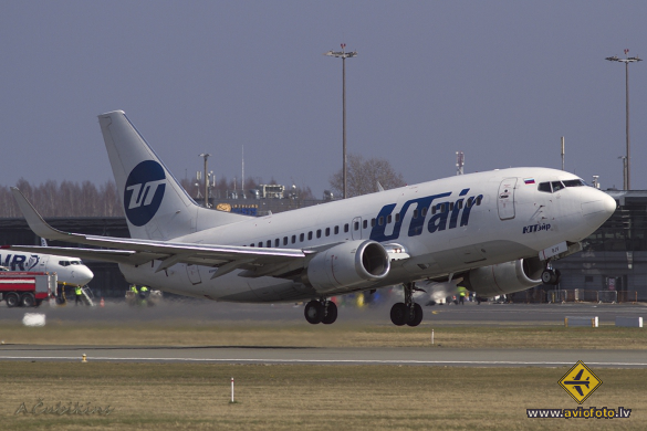 Boeing 737-524