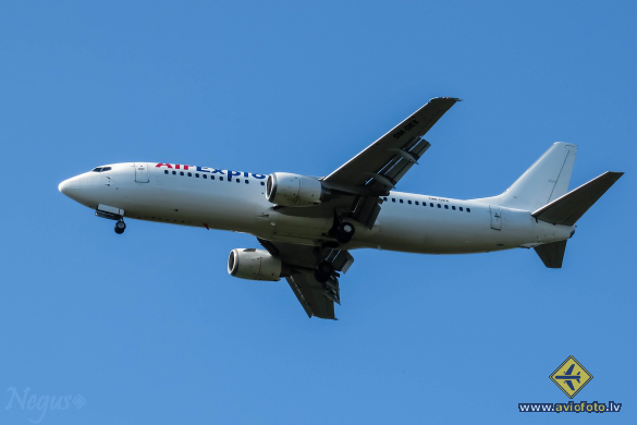 Boeing 737-46J