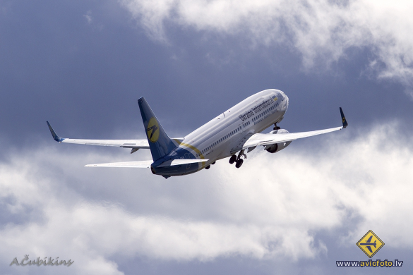 Boeing 737-8AS