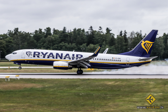 Boeing 737-8AS