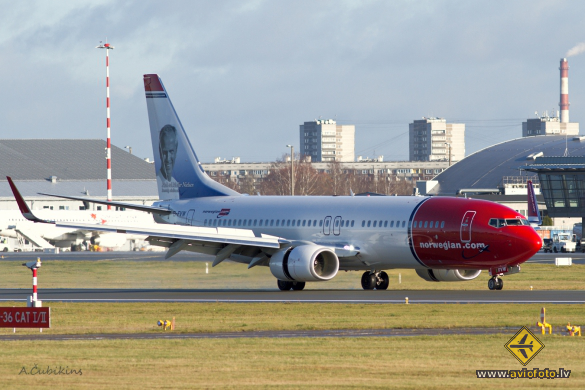 Boeing 737-8JP