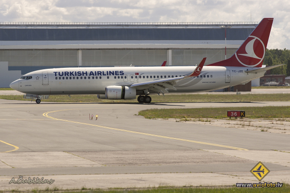 Boeing 737-8F2