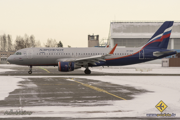 Airbus A320-214