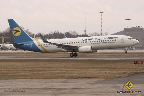 Boeing 737-8HX