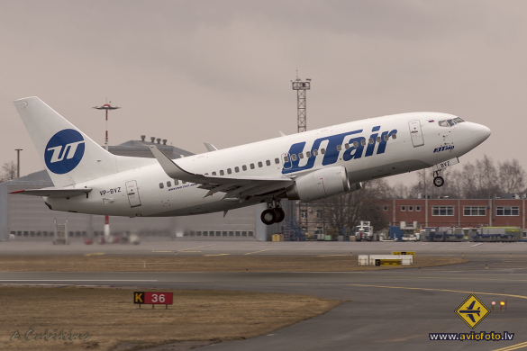 Boeing 737-524