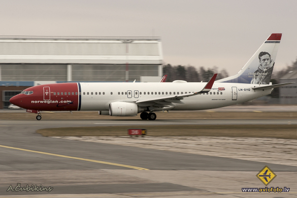 Boeing 737-8JP