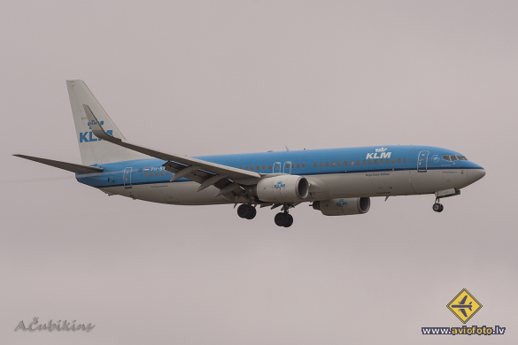 Boeing 737-8K2