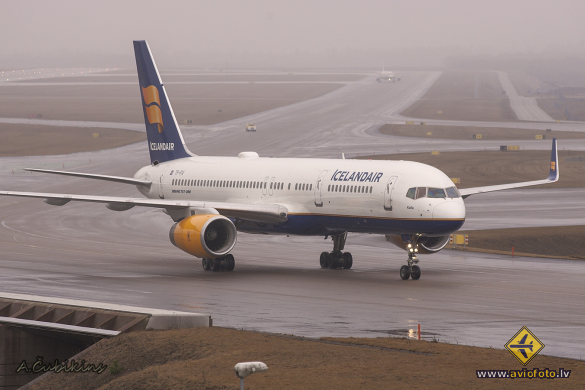 Boeing 757-208