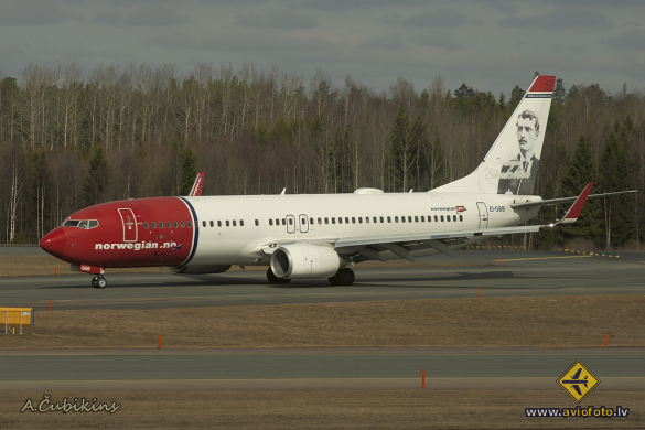 Boeing 737-86N