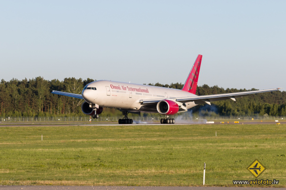 Boeing 777-2U8/ER