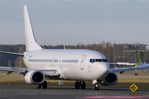 Boeing 737-46J
