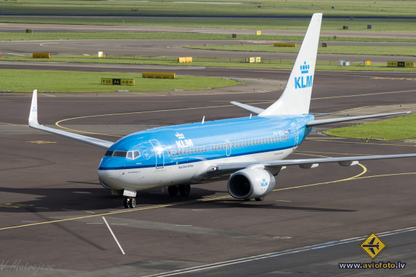 Boeing 737-7K2