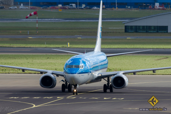 Boeing 737-8BK
