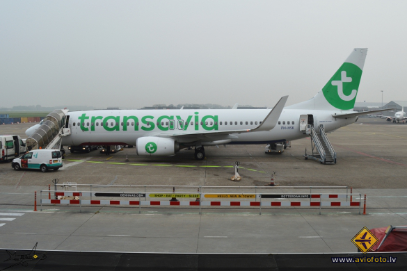 Boeing 737-8K2