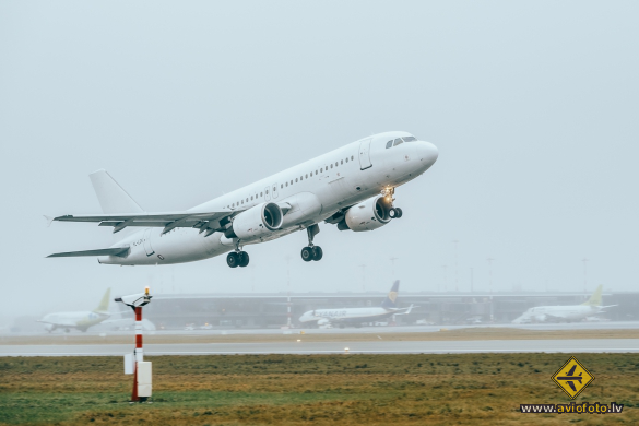 Airbus A320-214