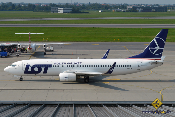 Boeing 737-89P