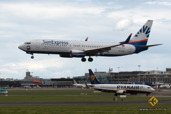 Boeing 737-8HC