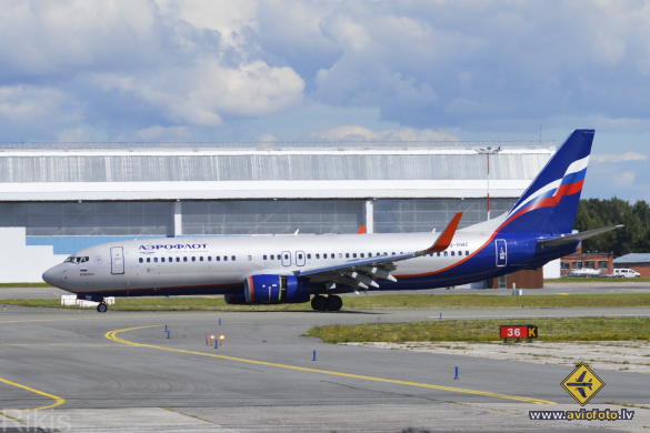 Boeing 737-8LJ
