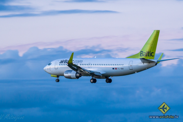 Boeing 737-33A
