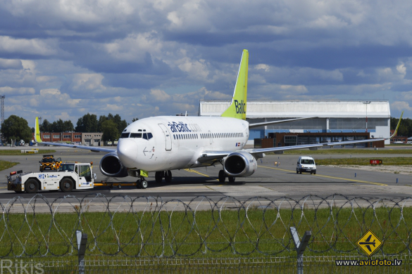 Boeing 737-36Q