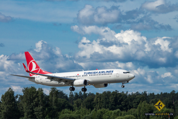 Boeing 737-8F2