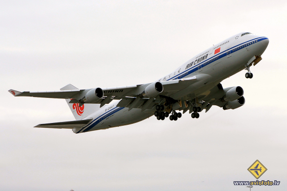 Boeing 747-4J6