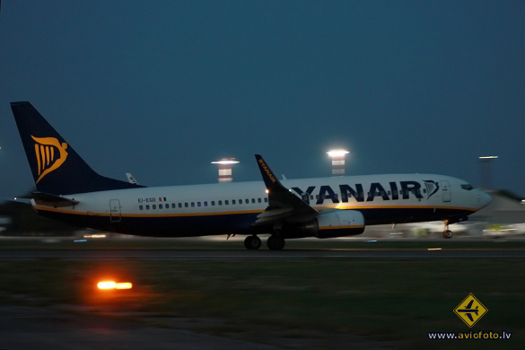 Boeing 737-8AS