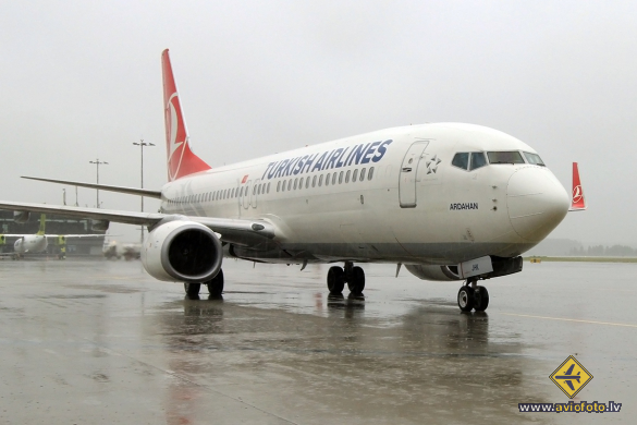 Boeing 737-8F2