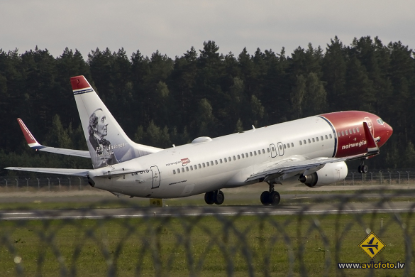 Boeing 737-8JP
