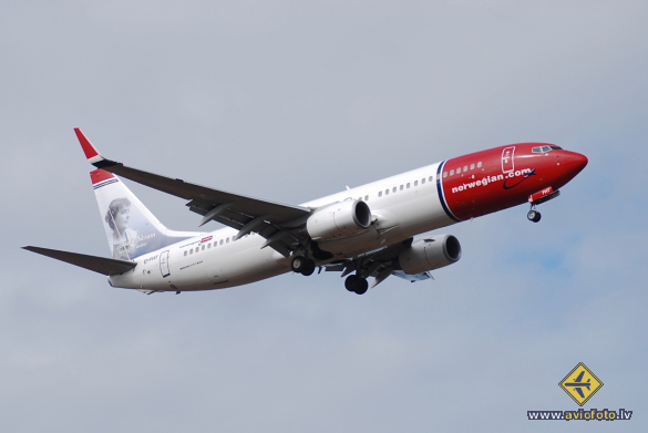 Boeing 737-8JP