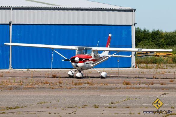 Reims F150J